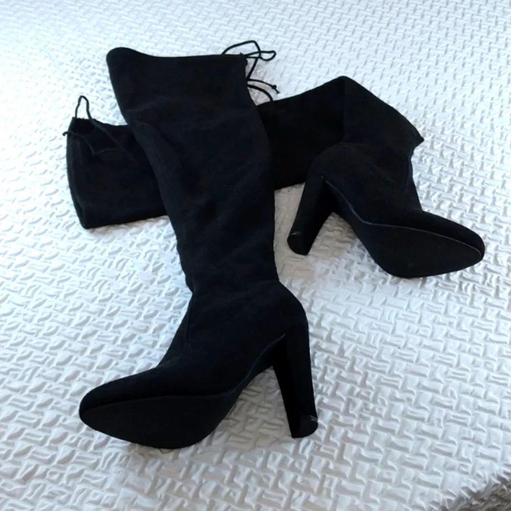 Belle Marie thigh high black size 6 boots zipper accent 3 1/2